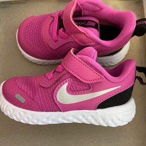Toddler girls Nike